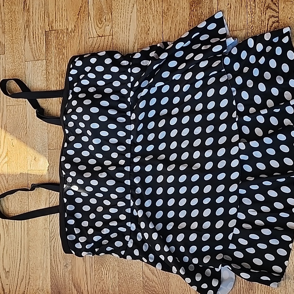 (1X) Black and White Polka Dot Tankini Top Classic Flirty Ruffled Fun Vacation